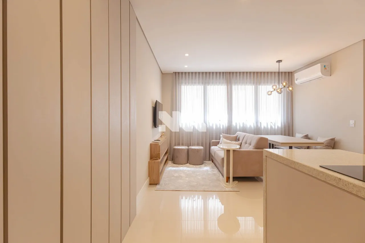 Furnished 1-bedroom apartment with open-plan kitchen — photo 3