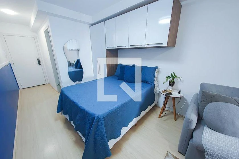 Меблированная квартира с 1 спальней 35 м² и застеклённым балконом