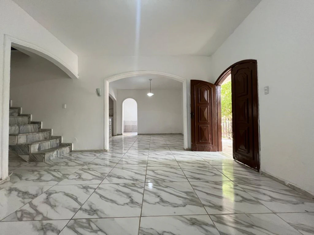 Rental house with 3 bedrooms, 2 suites, and balcony