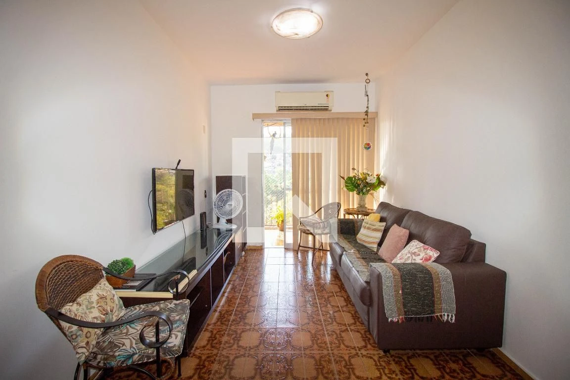 Furnished 3-bedroom apartment with suite and balcony
