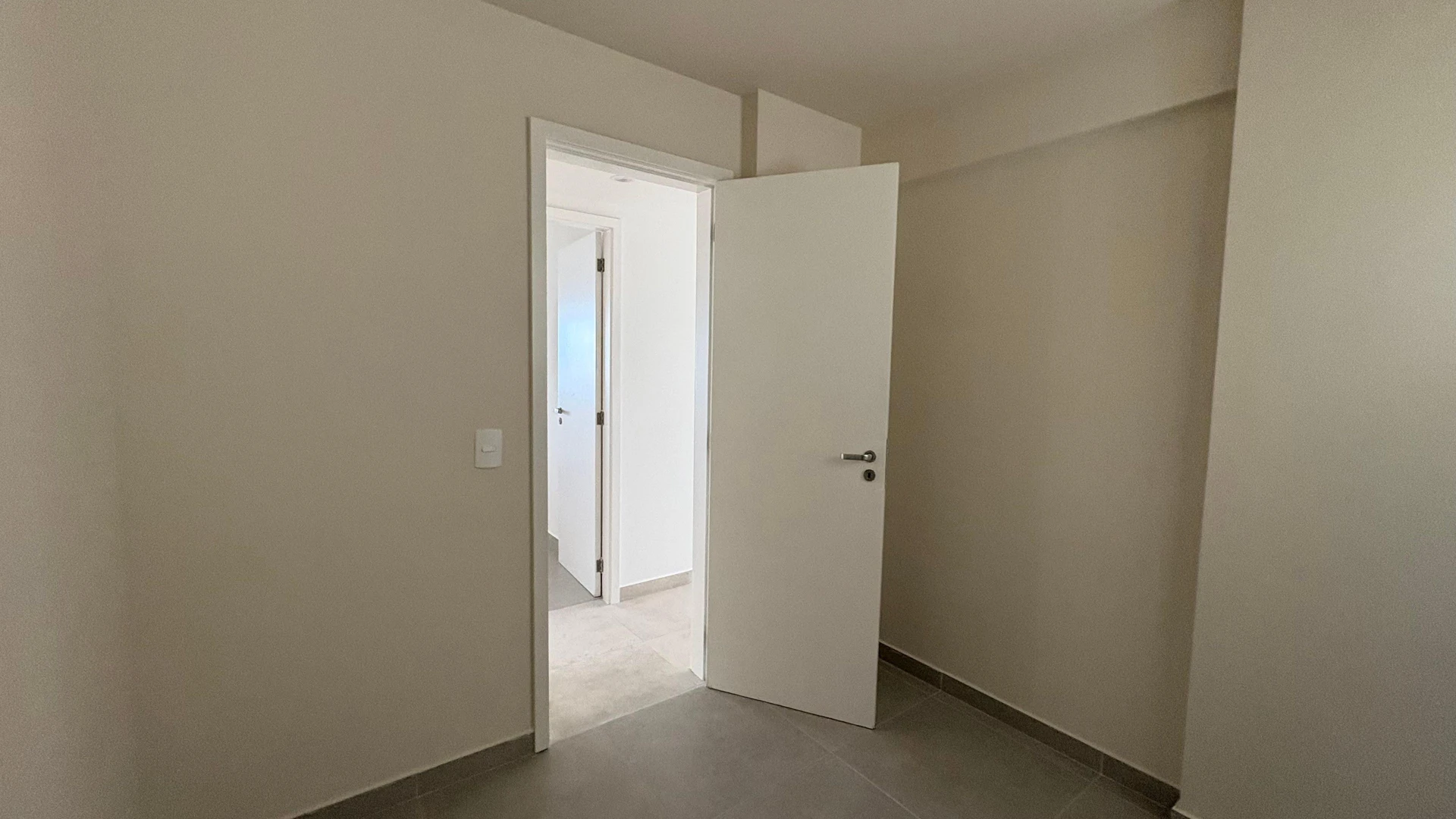 Floor-to-ceiling windows in a 3-bedroom apartment, 105 m² — photo 45