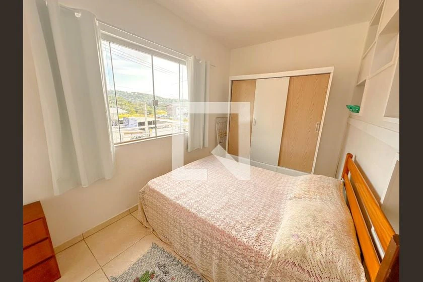 Furnished apartment, 40 m², with floor-to-ceiling windows — photo 4