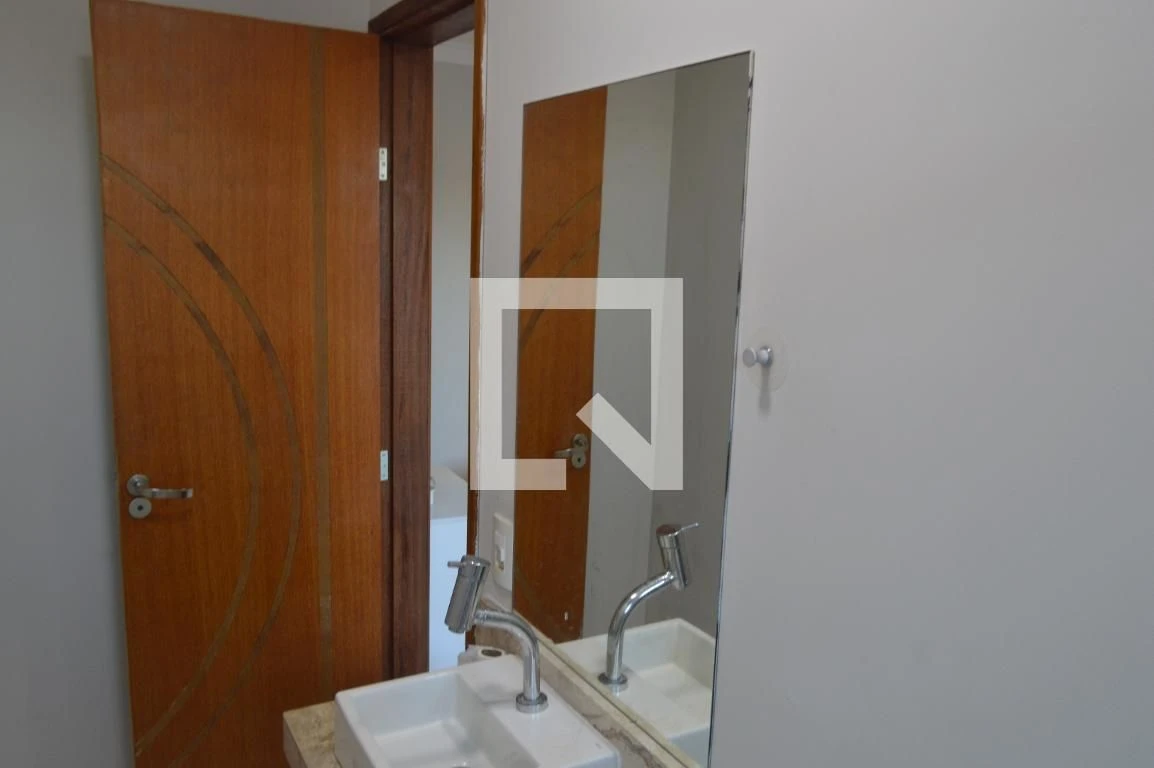Casa de 5 quartos com 3 suítes e varanda fechada — photo 53