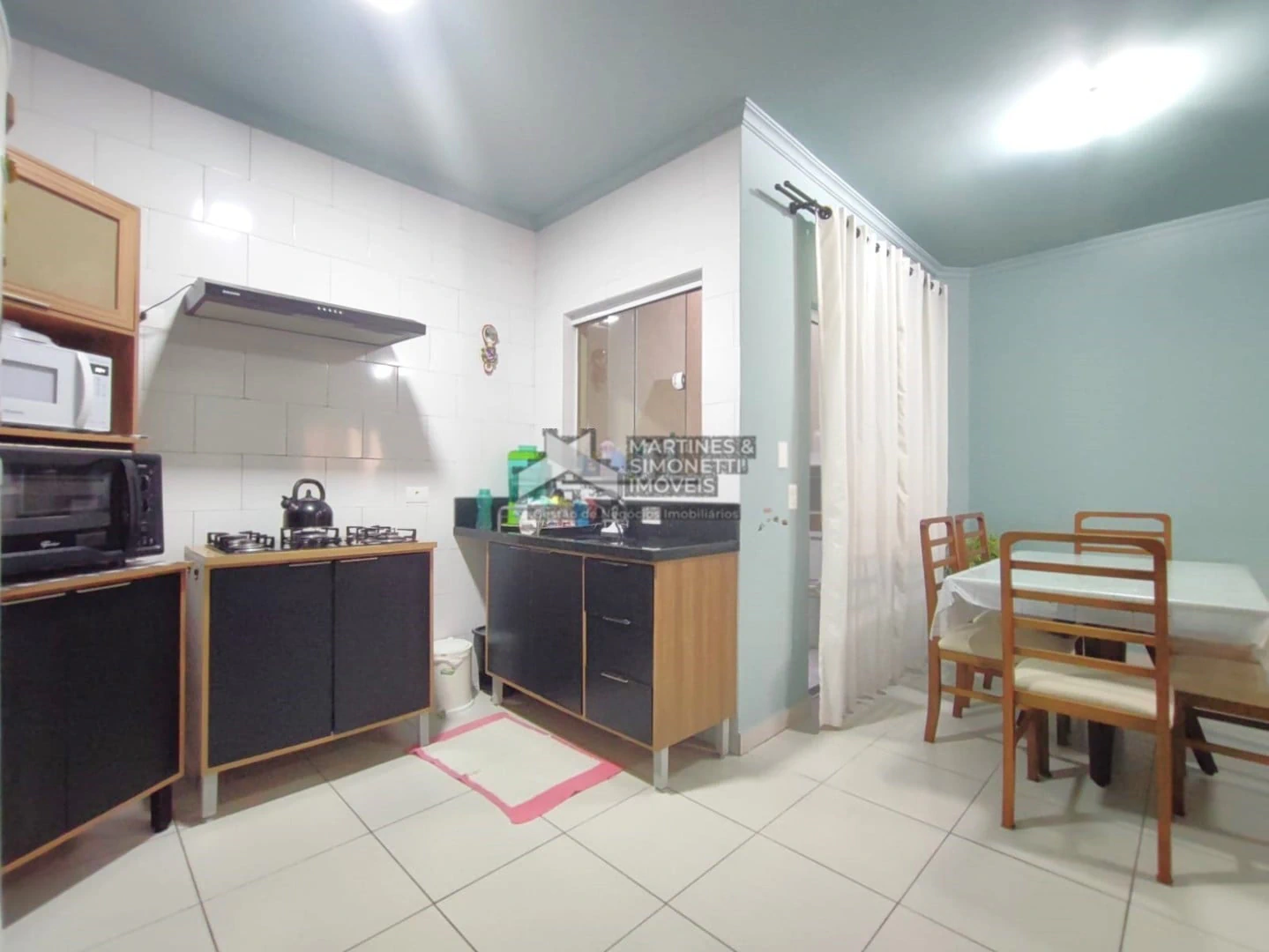 3-bedroom house with a walk-in closet in Curitiba — photo 18
