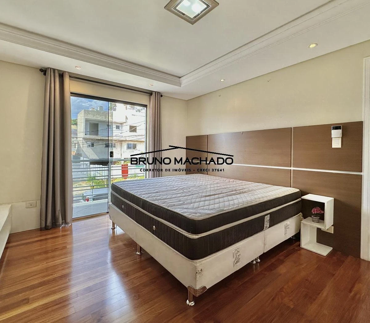 3-bedroom house with a walk-in closet in Curitiba — photo 7