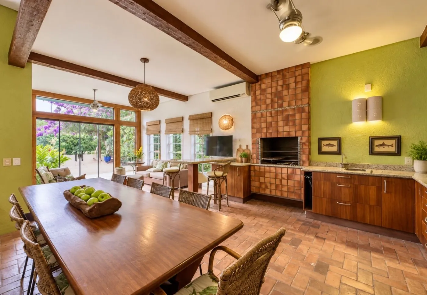 Furnished house, 660 m², with a water view — photo 35