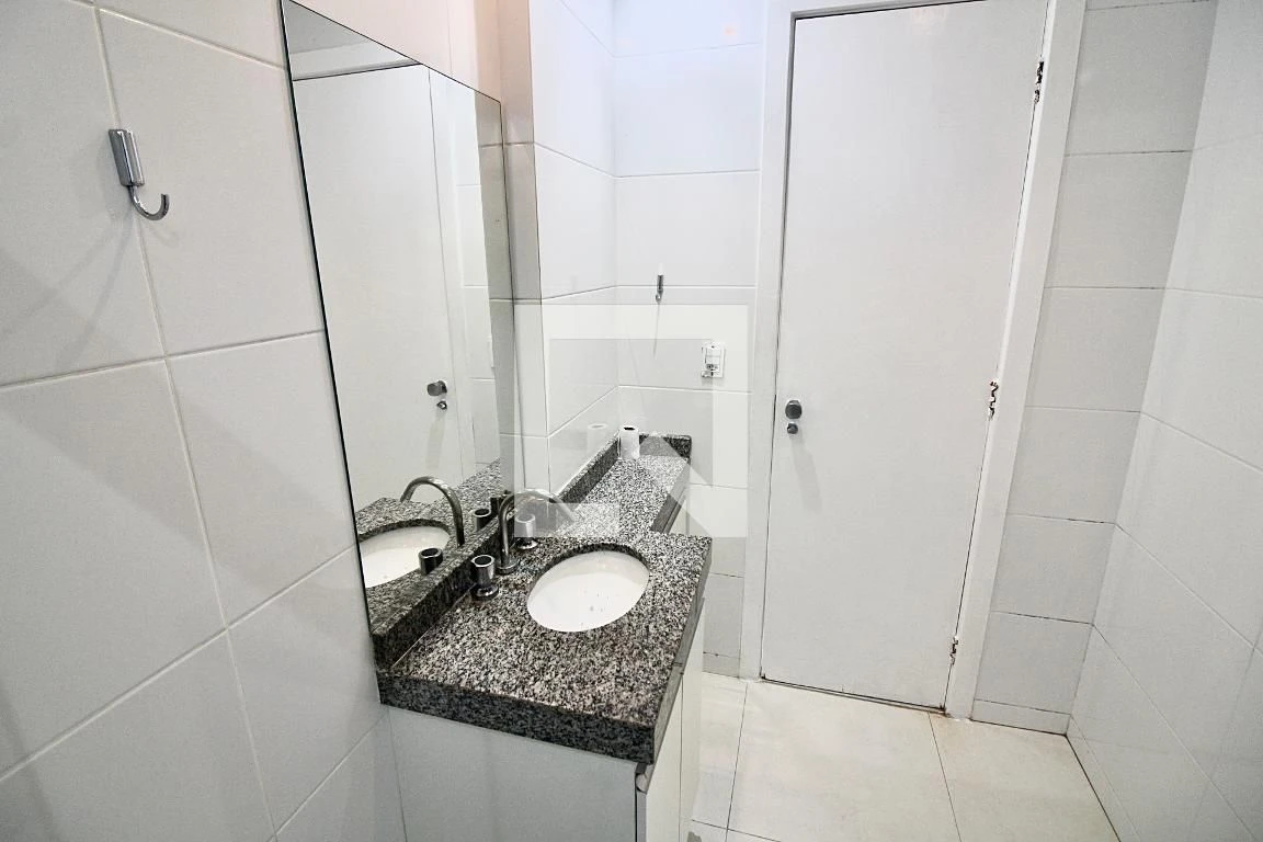 3-bedroom apartment, 1 with its own bathroom, 200 m² — photo 34