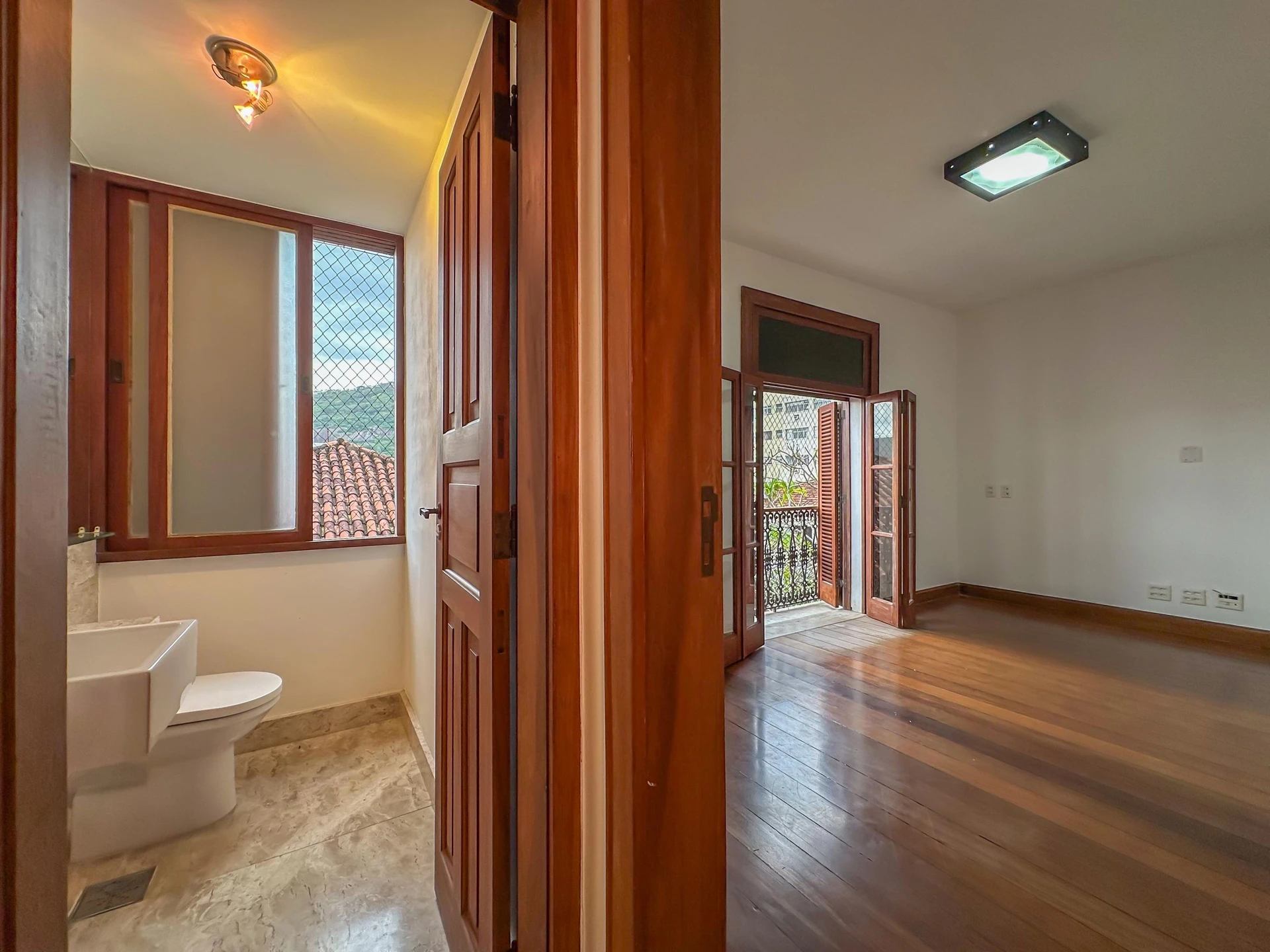 Apartment, 275 m², with a glass-enclosed balcony — photo 63