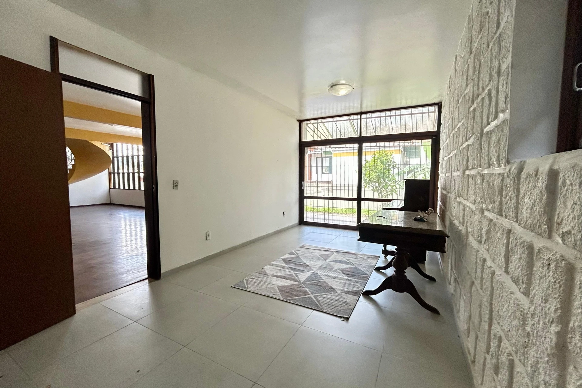 300 m² house with a jacuzzi and a bathtub — photo 26