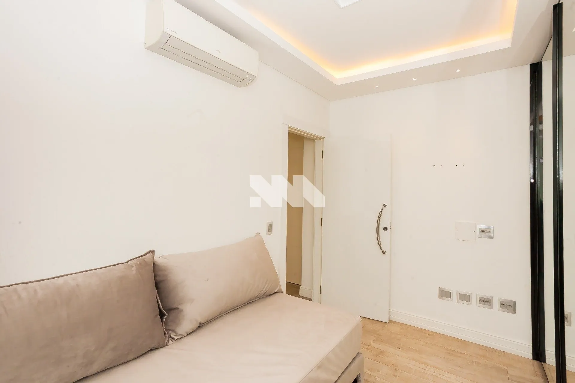 Furnished 154 m² apartment on the 9th floor — photo 41