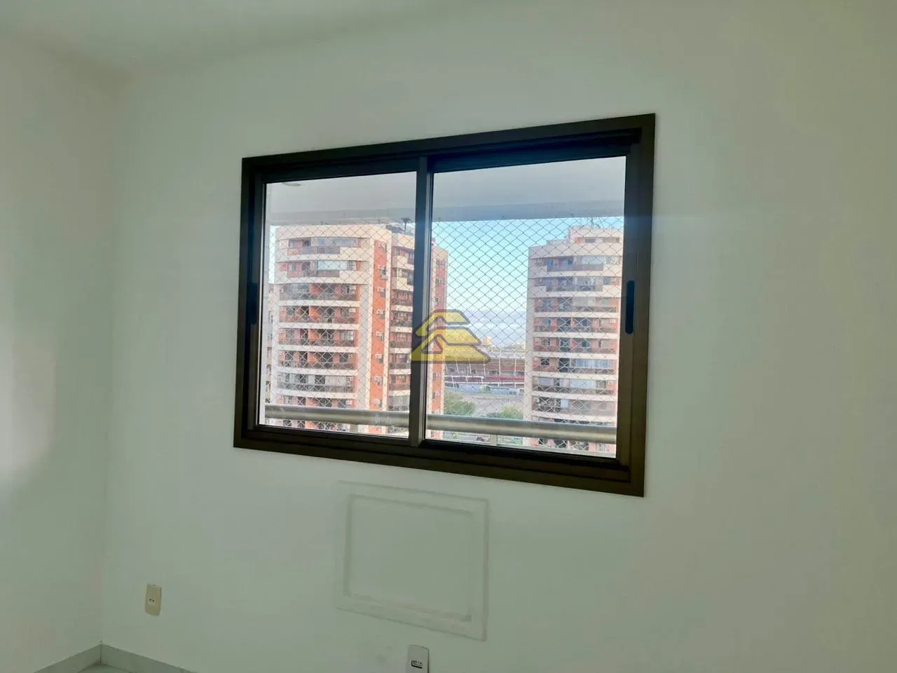 3-bedroom apartment with balcony and a closed kitchen — photo 18