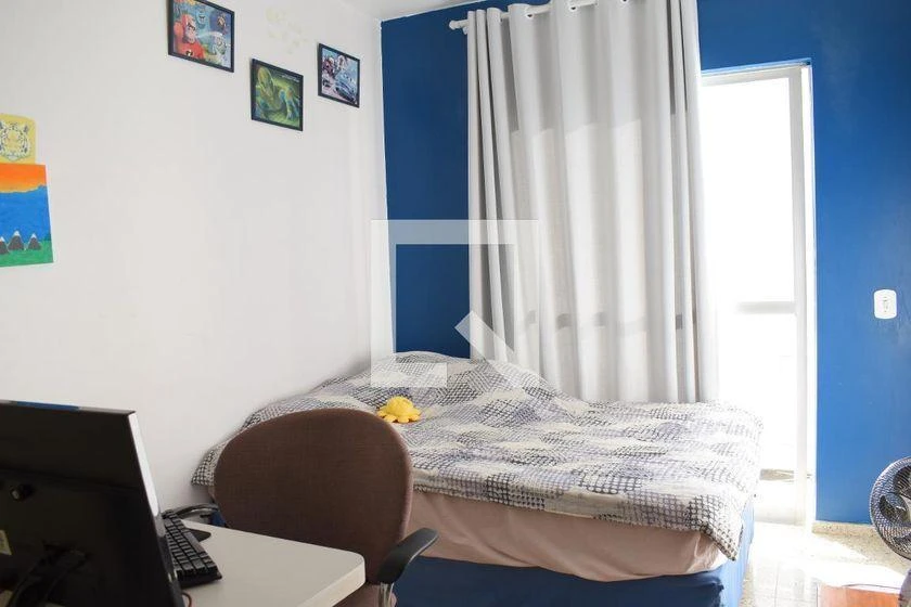3-bedroom house with a walk-in closet in Curitiba — photo 27