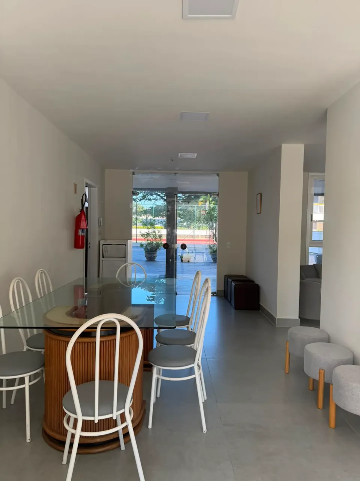 Furnished apartment with 3 bedrooms and 2 bathrooms — photo 27