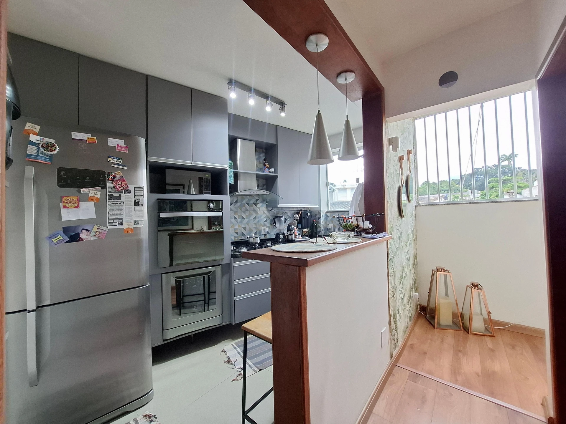 Balcony with a grill in a 2-bedroom apartment, 90 m² — photo 10