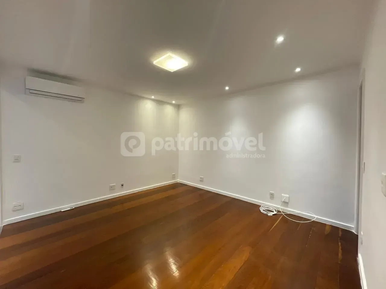 4-bedroom apartment with pool and 3 parking spaces — photo 43