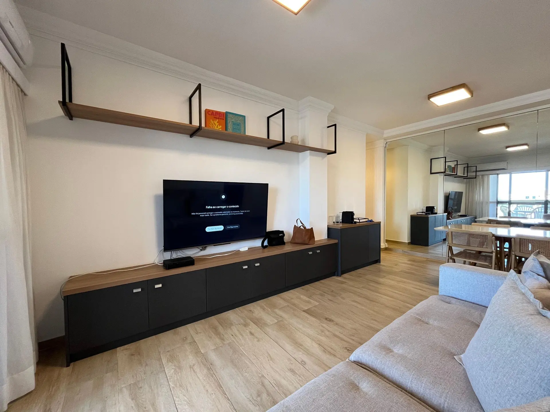 Glass-enclosed balcony in a one-bedroom apartment, 56 m² — photo 12
