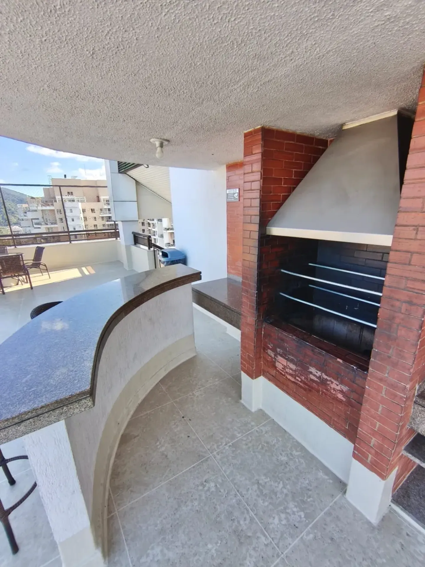 Unfurnished 2-bedroom apartment with 2 bathrooms — photo 36