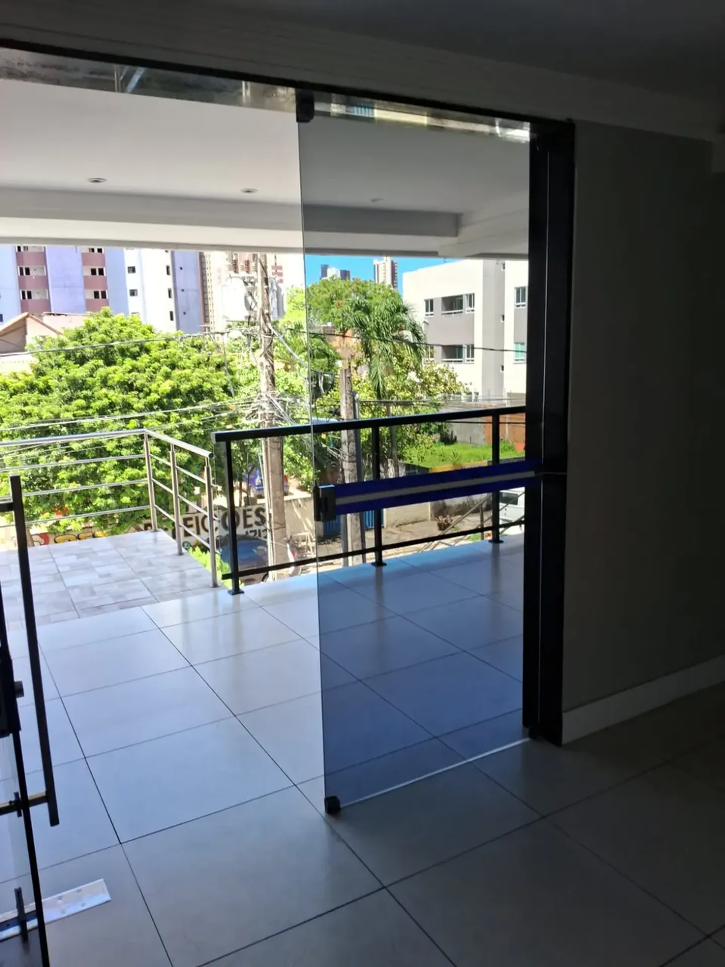Квартира 126 м² з 3 спальнями-сюїтами та приватним садом