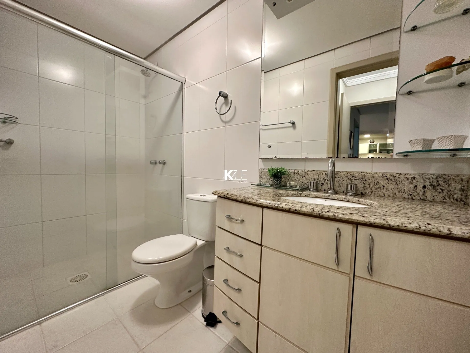 Furnished 2-bedroom apartment with suite and 89 m² — photo 24