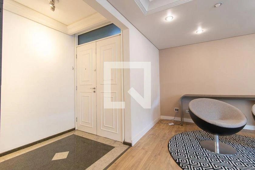 Bathtub in a 3-bedroom apartment, 176 m² — photo 44