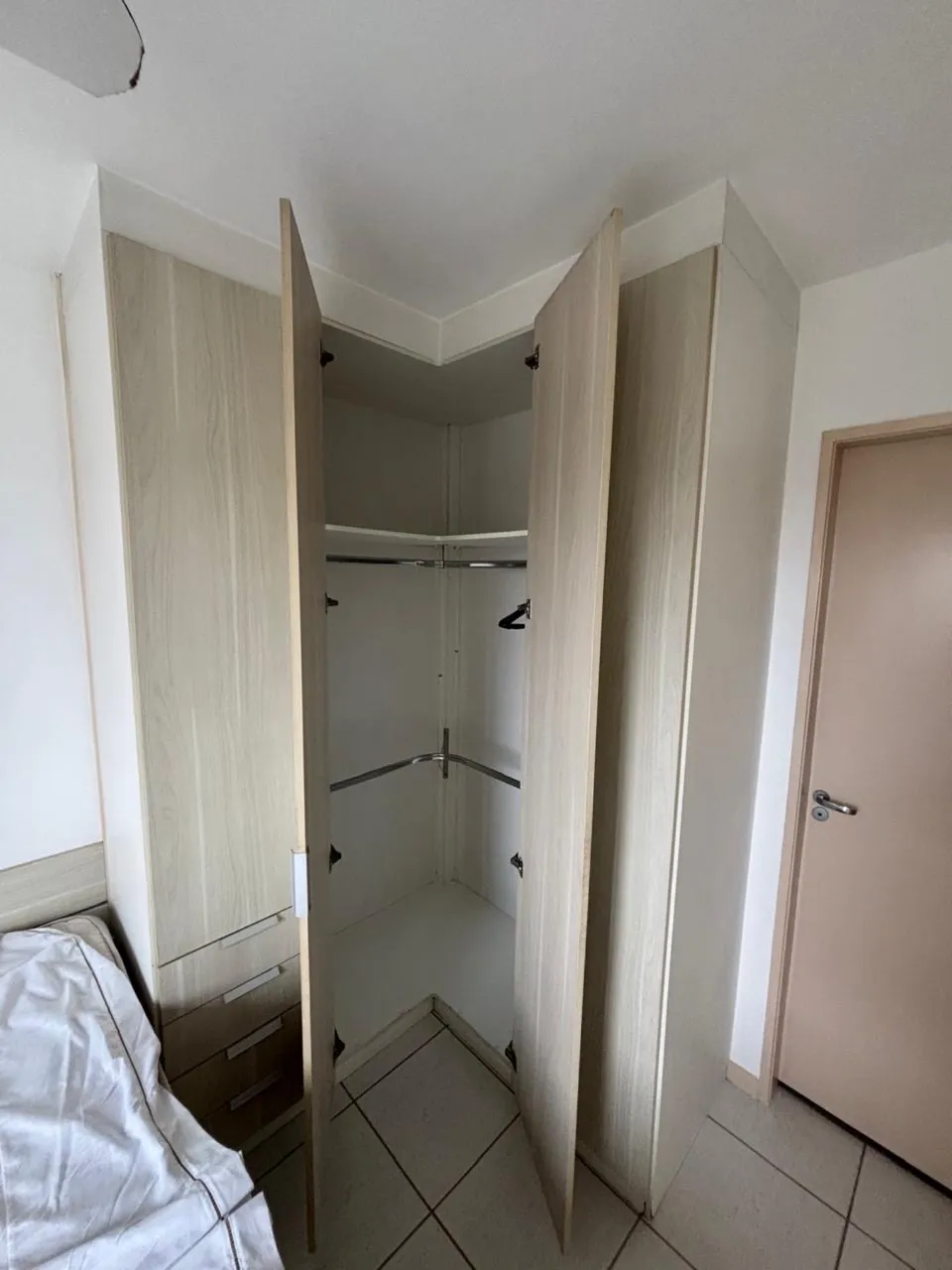 Apartamento vazio com 2 quartos e varanda — photo 4