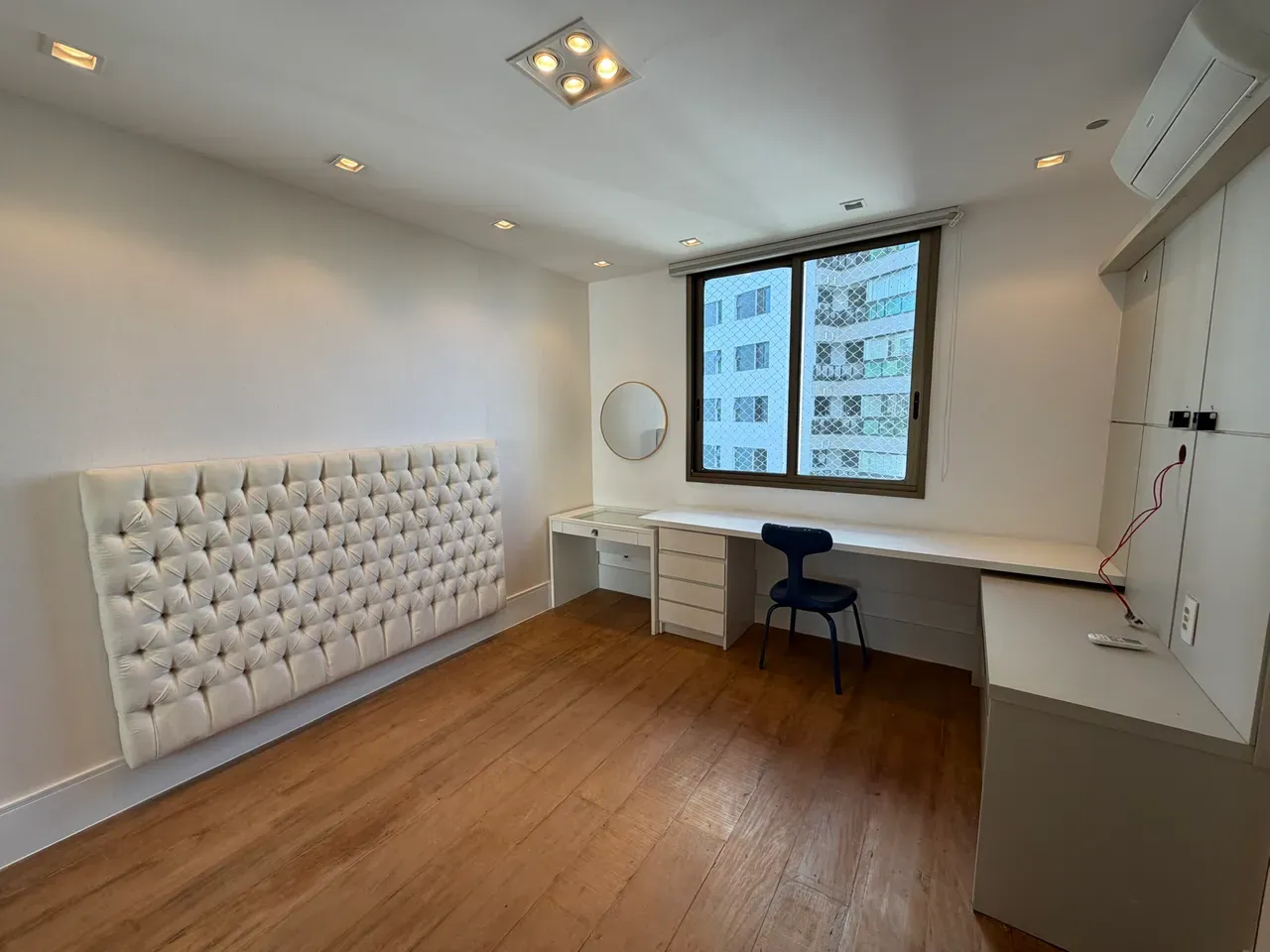 Furnished 3-bedroom apartment with open-plan kitchen — photo 22