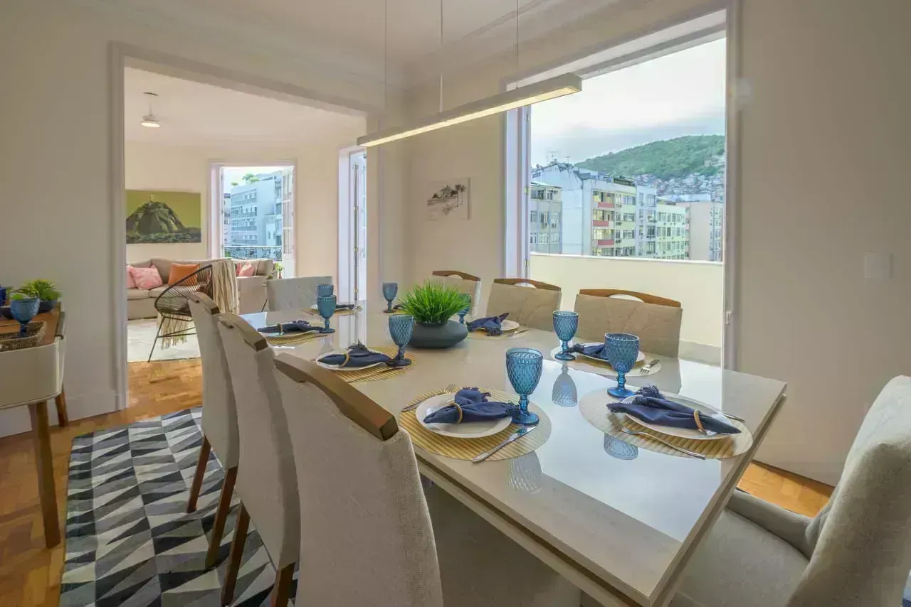 Unfurnished apartment with 4 bedrooms and 260 m² — photo 2