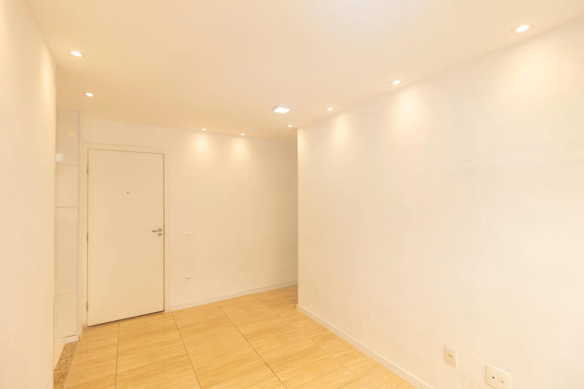 Unfurnished 2-bedroom apartment with 1 parking space — photo 32