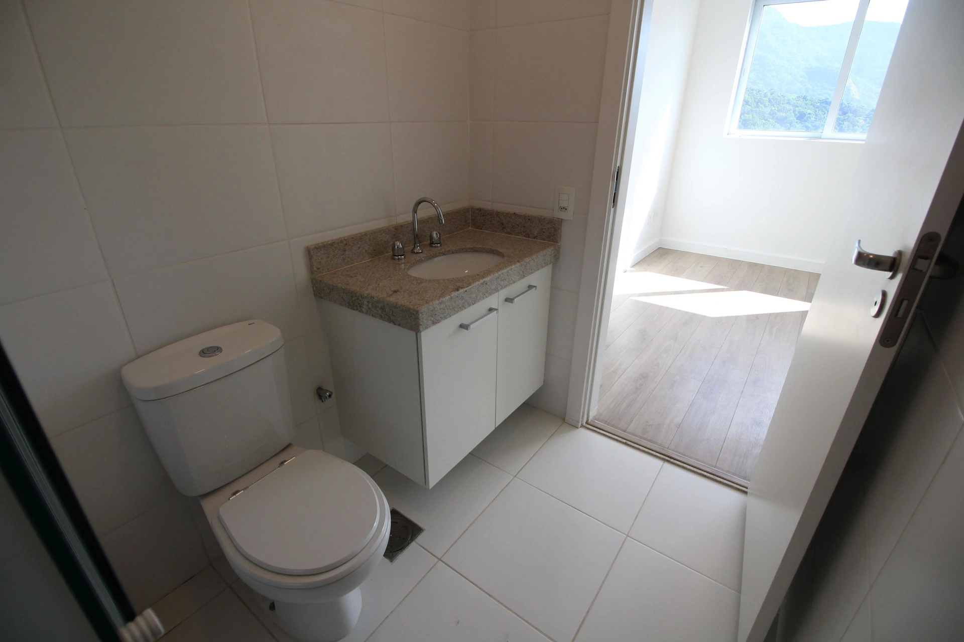 Apartamento de 2 quartos com janelas do piso ao teto — photo 45