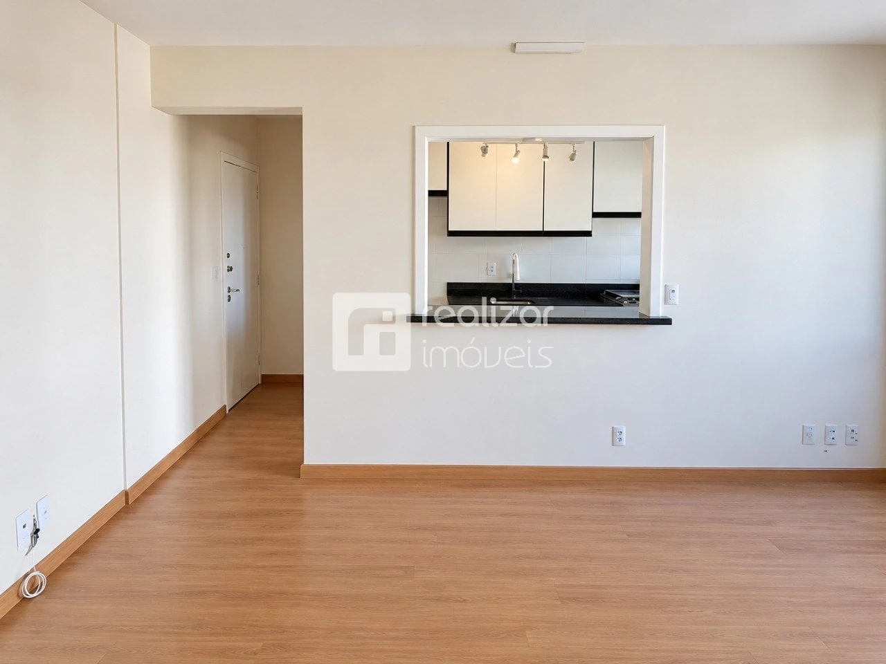 One-bedroom apartment with a washing machine — photo 10