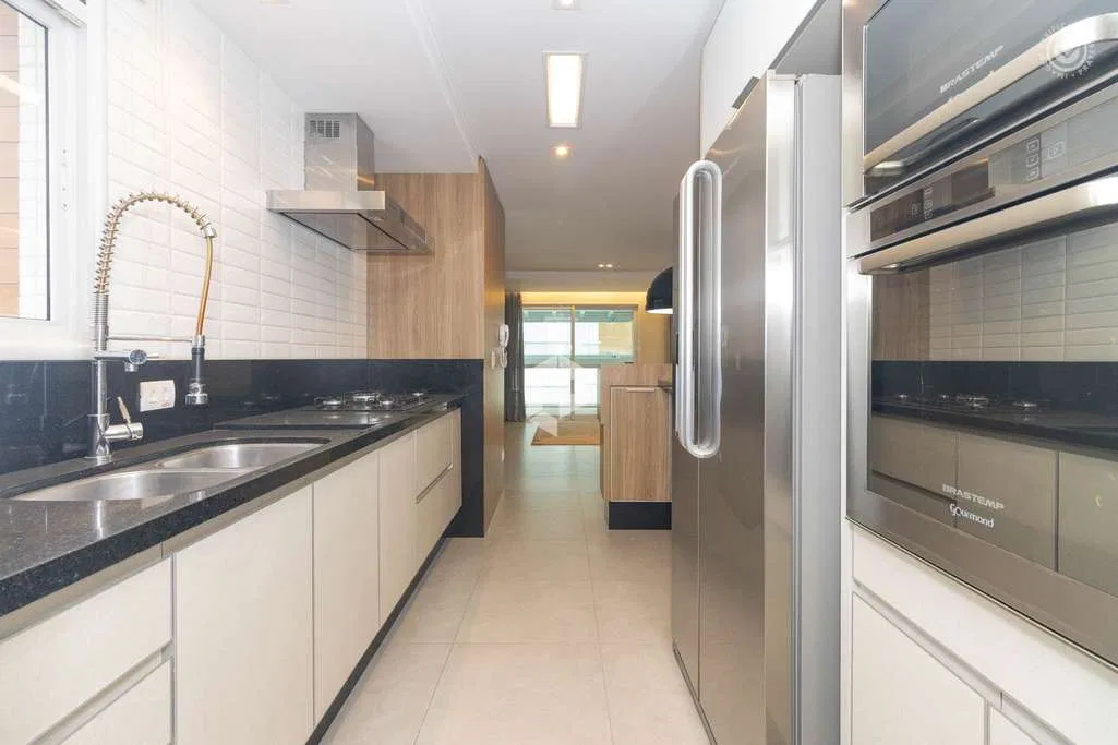 Застеклённый балкон и 2 спальни: квартира 163 м² — photo 10