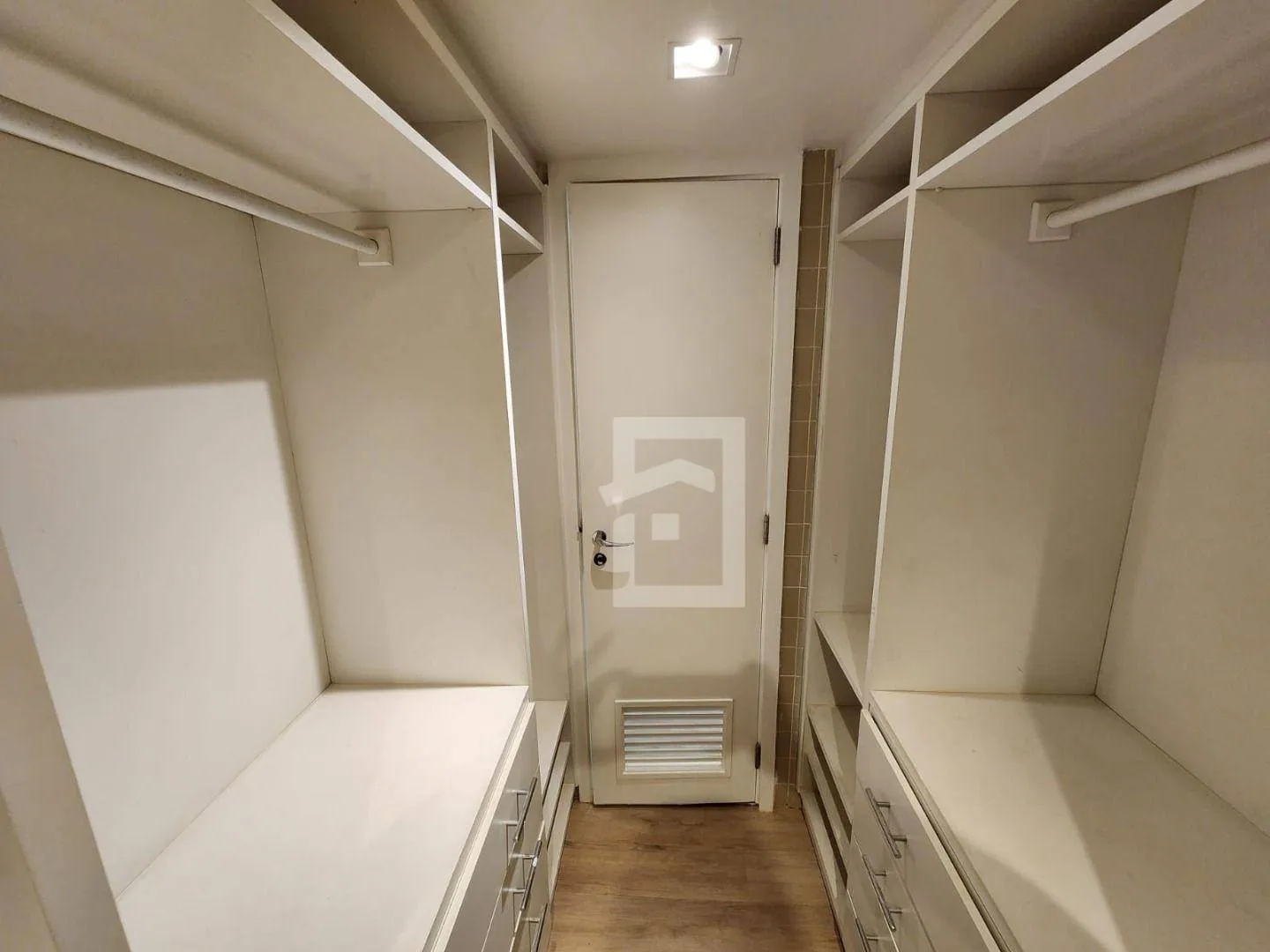 4-bedroom apartment with enclosed balcony and private garden — photo 15