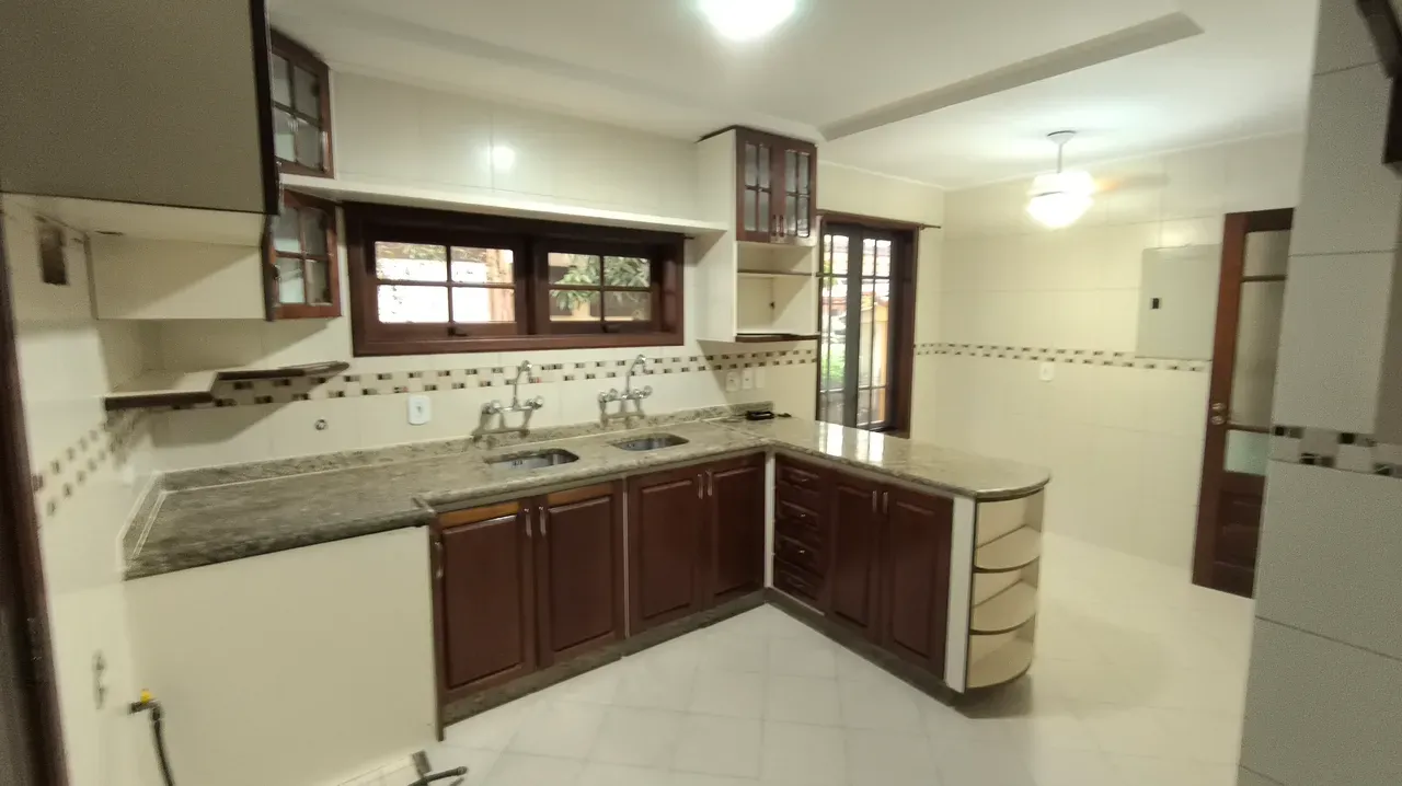 115 m² house with a grill on the balcony and a bathtub — photo 25