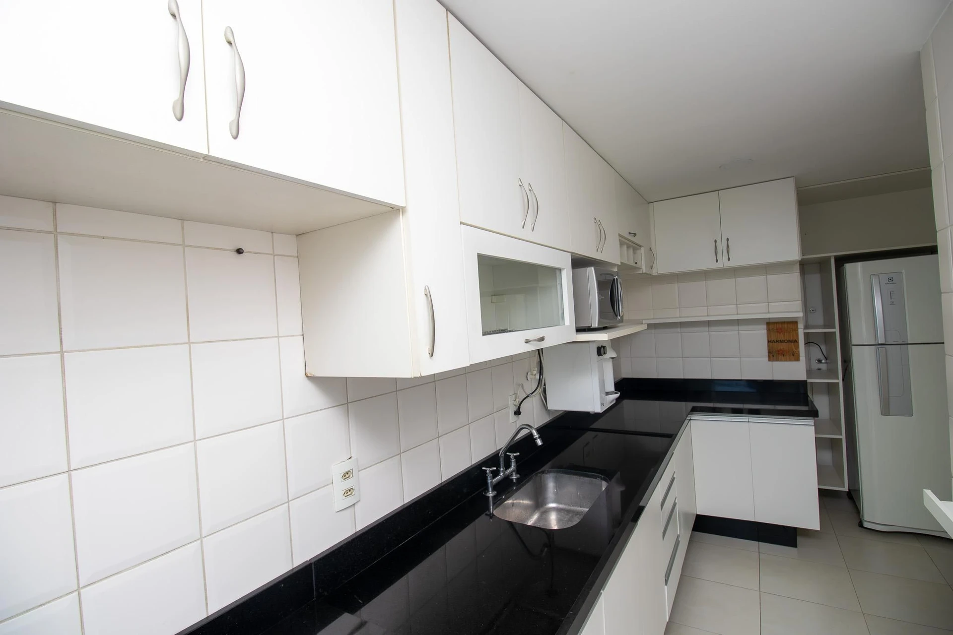 3-bedroom apartment with a glass-enclosed balcony — photo 18