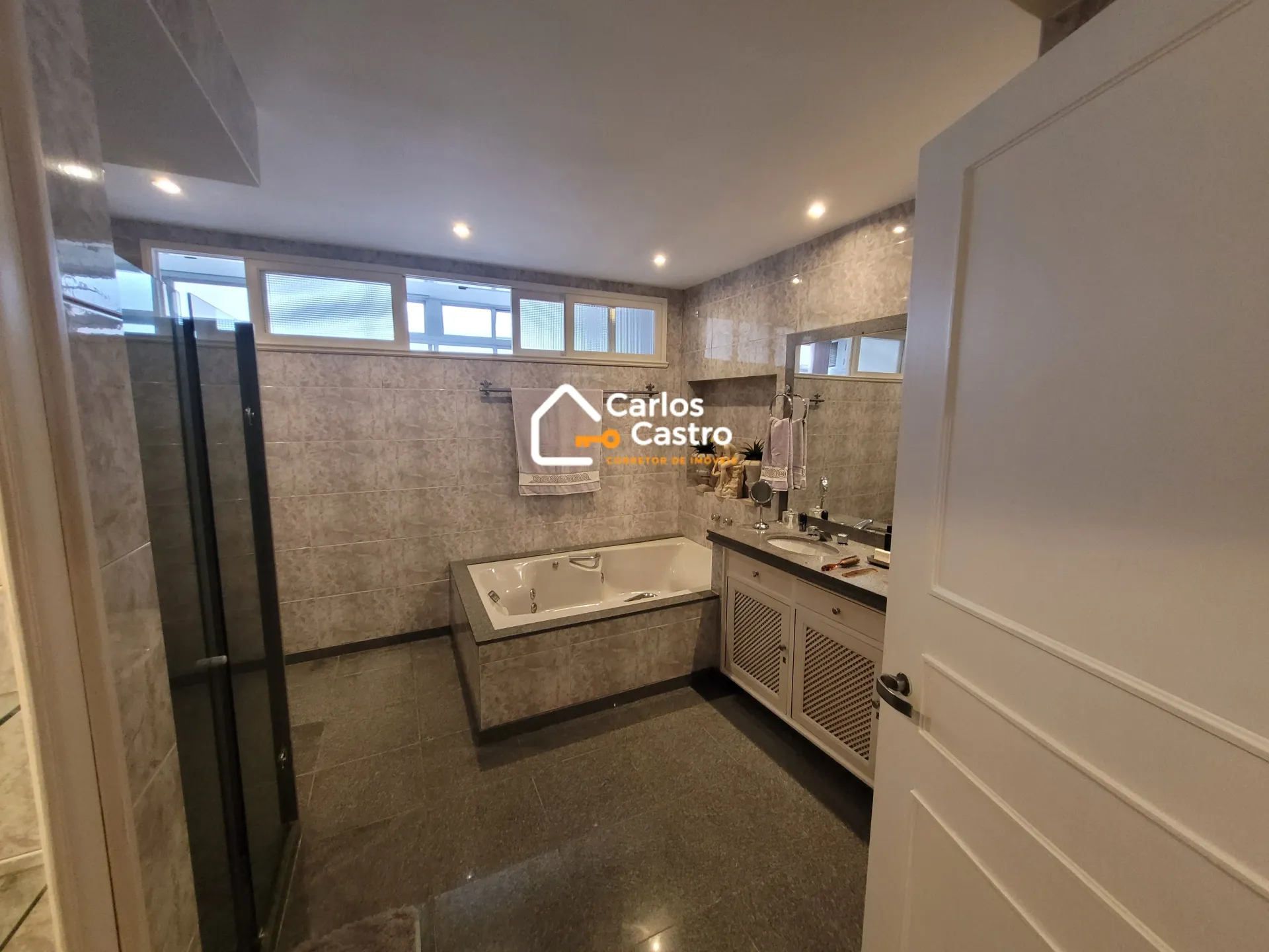 Apartment on the 9th floor with a bathtub — photo 35