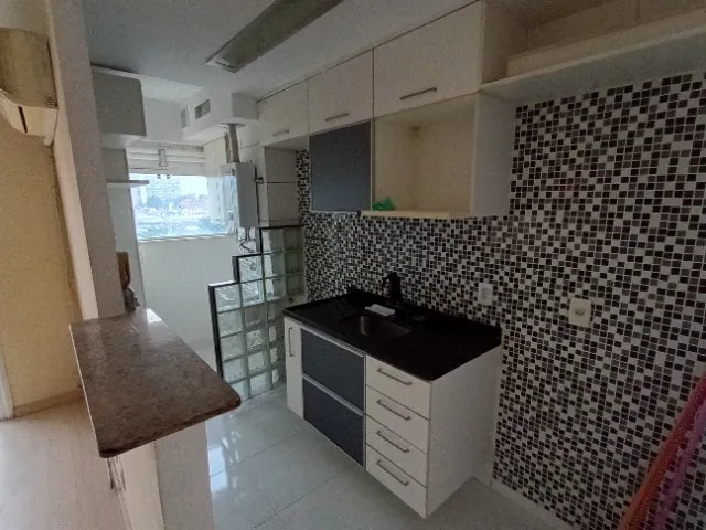 Unfurnished 2-bedroom apartment with open-plan gas kitchen — photo 2