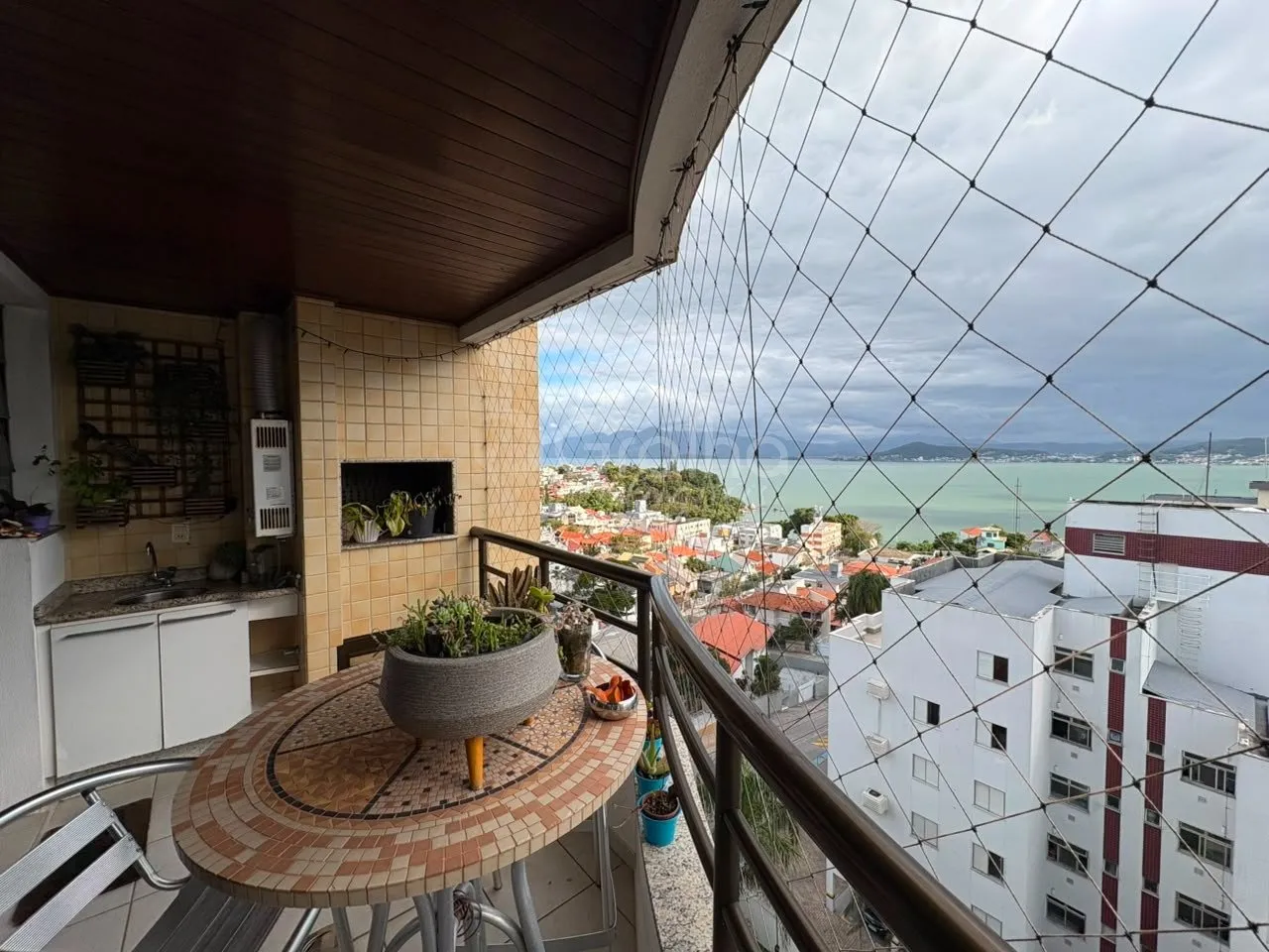 Furnished 3-bedroom apartment with an open-plan kitchen — photo 17
