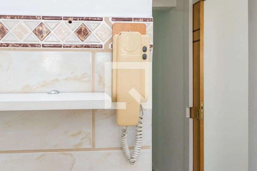 Apartamento de 1 quarto com box de vidro no banheiro — photo 9