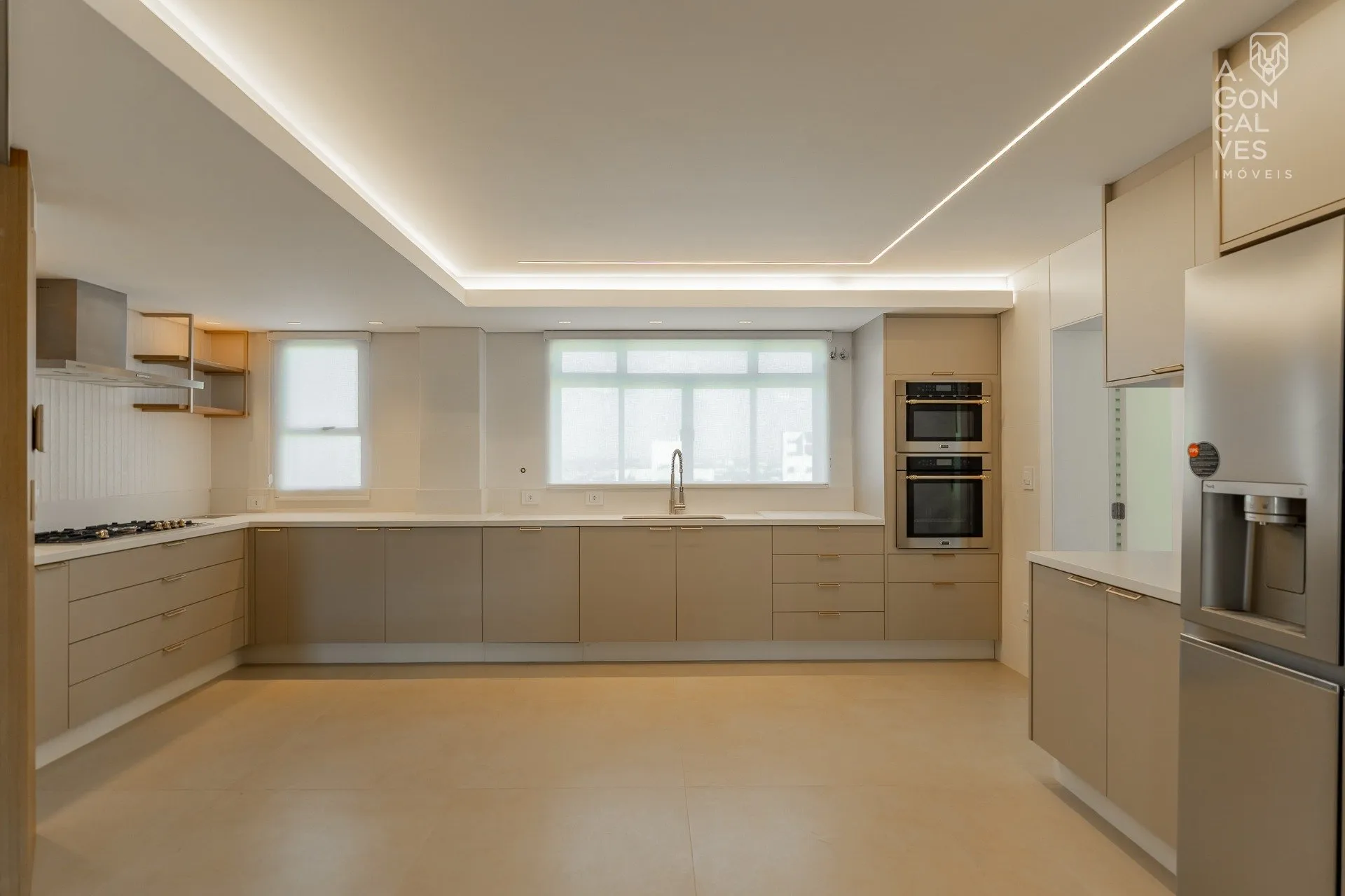 479 m² apartment with 4 bedrooms and 4 parking spaces — photo 25