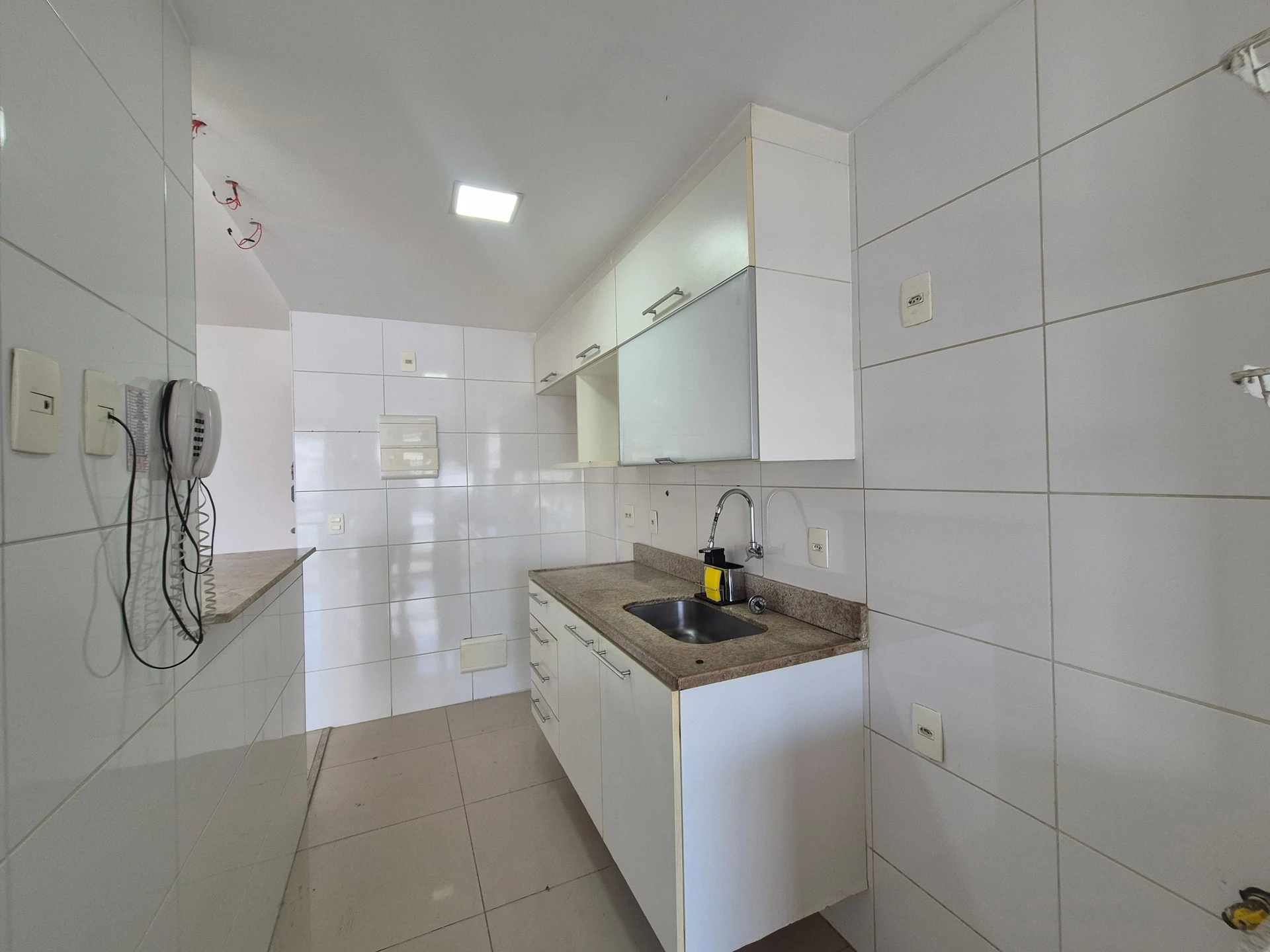 3-bedroom apartment with balcony and open-plan kitchen — photo 25