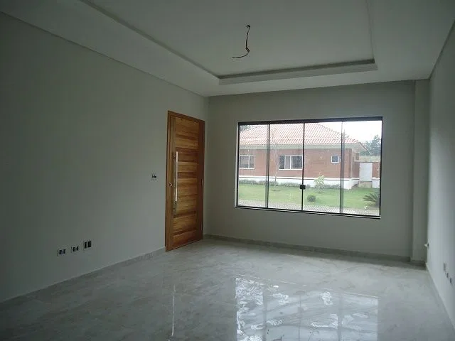 4-bedroom house with a walk-in closet — photo 8