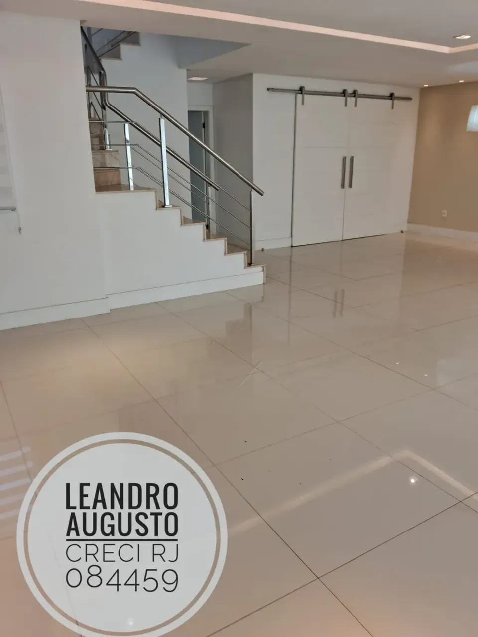 Casa com 4 dormitórios, 5 banheiros e cozinha aberta — photo 2