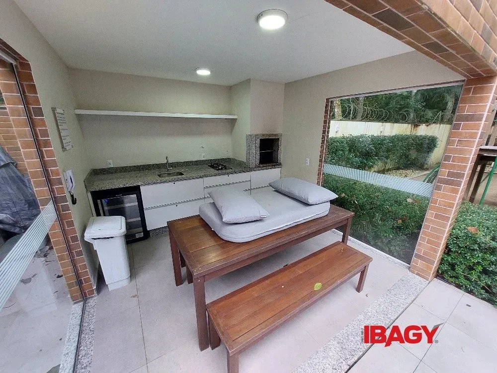 3-bedroom apartment with a grill on the balcony — photo 54