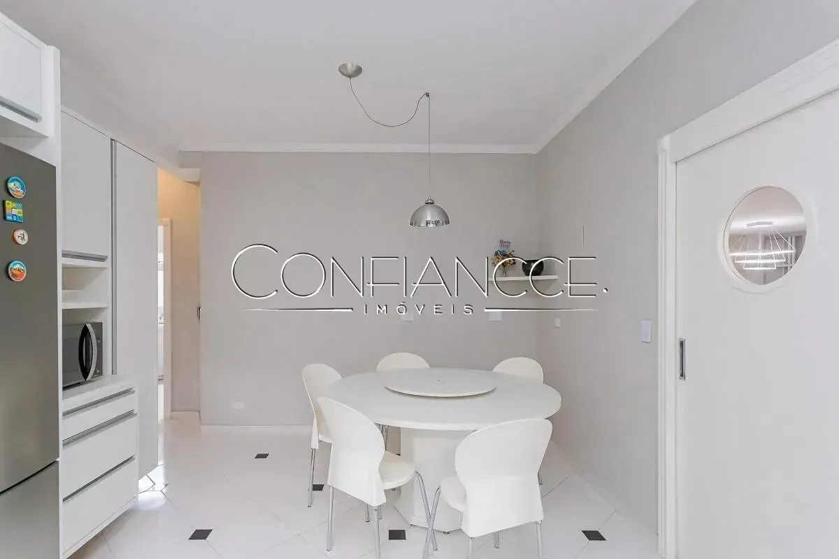 House with 4 en-suite bedrooms and 6 parking spaces — photo 11