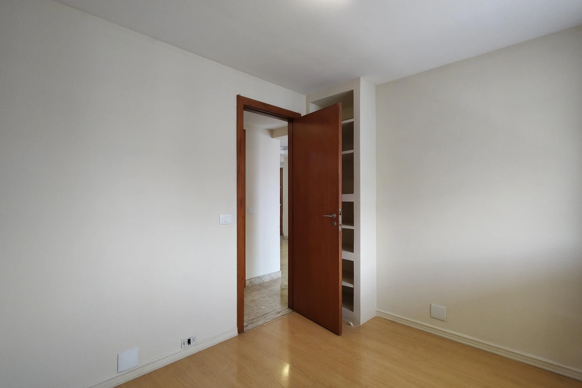 99 m² apartment with a water view and a washing machine — photo 15