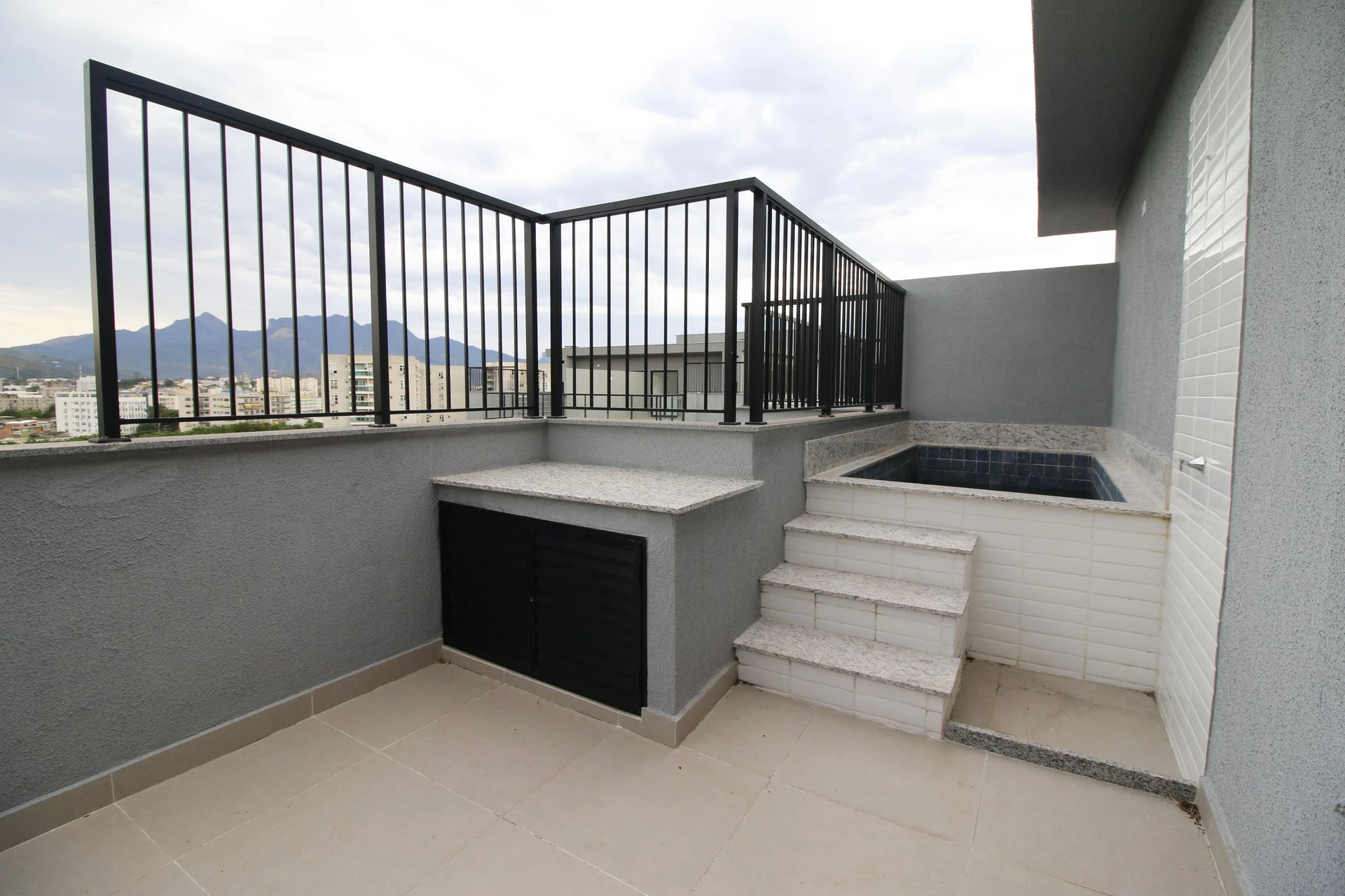 Home office in a 2-bedroom apartment, 130 m² — photo 25