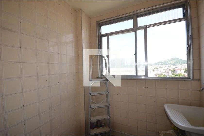 Apartamento com 2 quartos e box de vidro no banheiro — photo 29