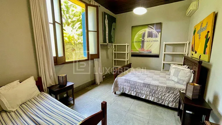 Casa sin amueblar con 4 dormitorios y cocina a gas — photo 21