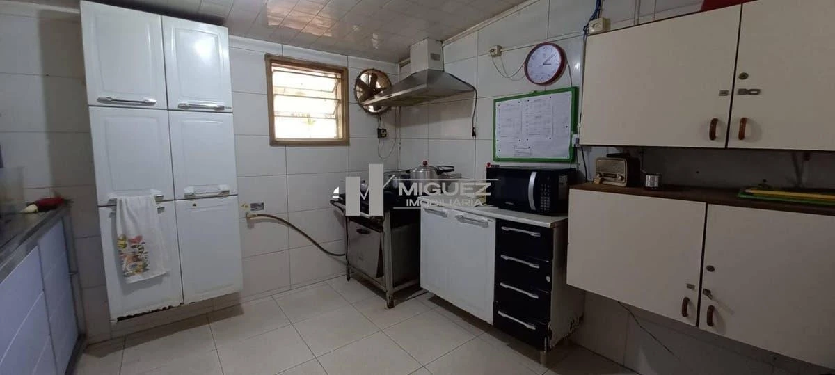 One-bedroom apartment in a building with a gym — photo 22