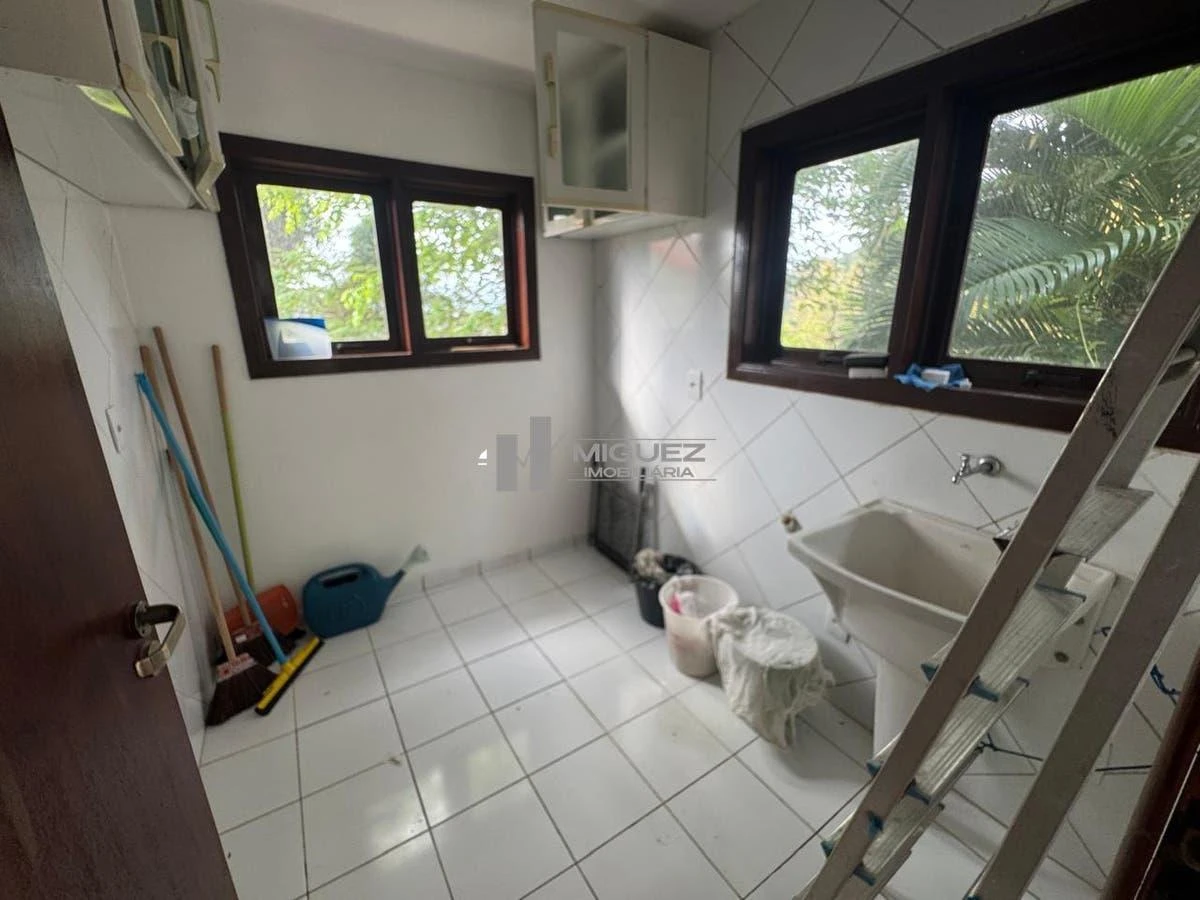 Water view in a 4-bedroom house, 340 m² — photo 18